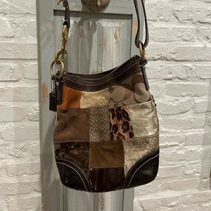 COACH Patchwork
Design Medium Shoulder Bag